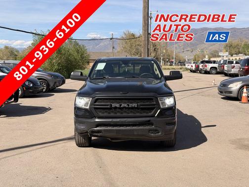 Diamond Black Crystal Pearlcoat 2019 RAM 1500 Tradesman