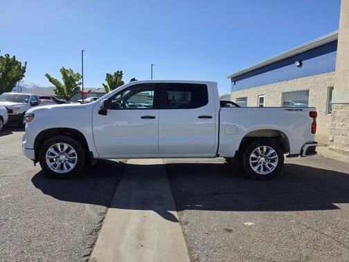 Summit White 2022 Chevrolet Silverado 1500 Custom