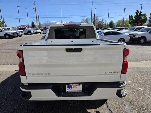 Summit White 2022 Chevrolet Silverado 1500 Custom