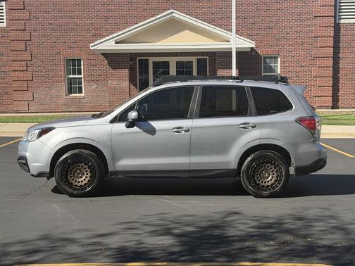 Ice Silver Metallic 2018 Subaru Forester 2.5i Premium