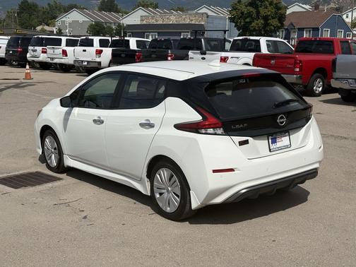 Glacier White 2025 Nissan Leaf S