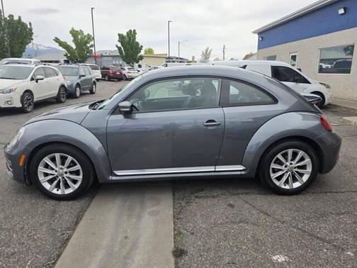 Platinum Gray Metallic 2017 Volkswagen Beetle 1.8T SE