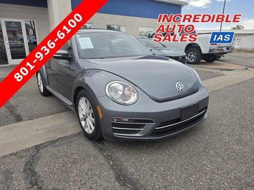 Platinum Gray Metallic 2017 Volkswagen Beetle 1.8T SE