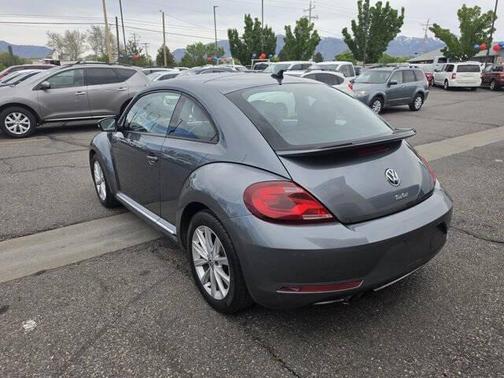 Platinum Gray Metallic 2017 Volkswagen Beetle 1.8T SE