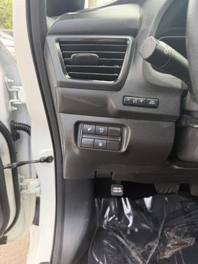 Glacier White 2024 Nissan Leaf S