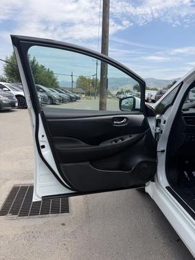 Glacier White 2024 Nissan Leaf S
