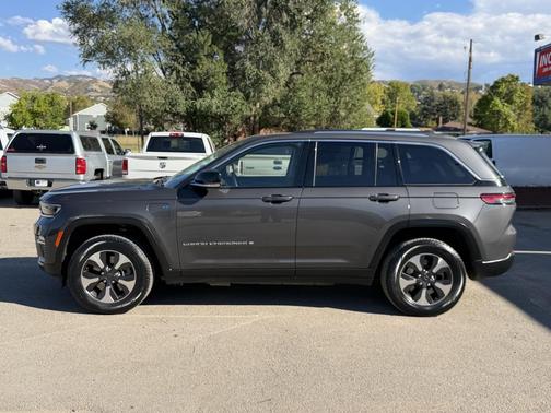Baltic Gray Metallic Clearcoat 2023 Jeep Grand Cherokee 4xe Base
