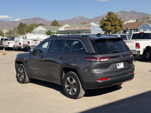 Baltic Gray Metallic Clearcoat 2023 Jeep Grand Cherokee 4xe Base
