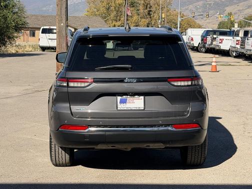 Baltic Gray Metallic Clearcoat 2023 Jeep Grand Cherokee 4xe Base