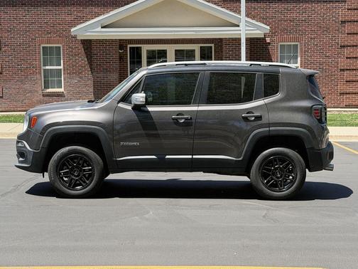 Granite Crystal Metallic Clearcoat 2016 Jeep Renegade Limited