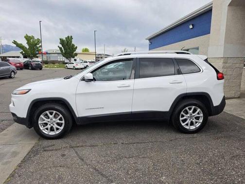 Bright White Clearcoat 2018 Jeep Cherokee Latitude