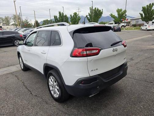 Bright White Clearcoat 2018 Jeep Cherokee Latitude
