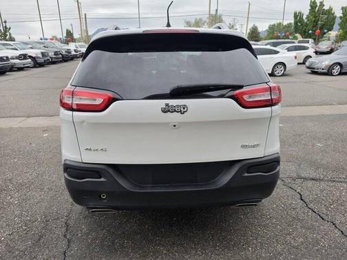 Bright White Clearcoat 2018 Jeep Cherokee Latitude