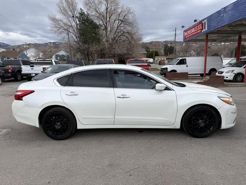 Pearl White 2016 Nissan Altima 2.5 S