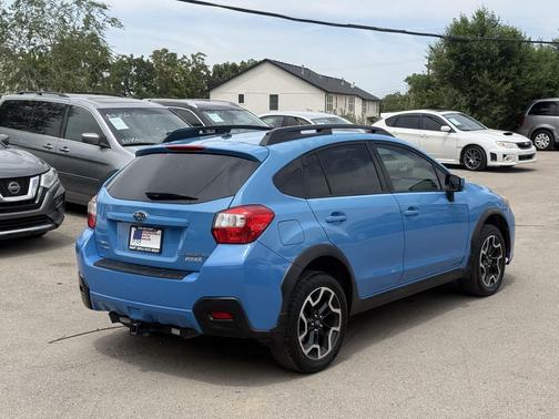 Hyper Blue 2017 Subaru Crosstrek 2.0i Premium