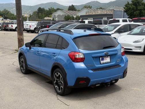 Hyper Blue 2017 Subaru Crosstrek 2.0i Premium