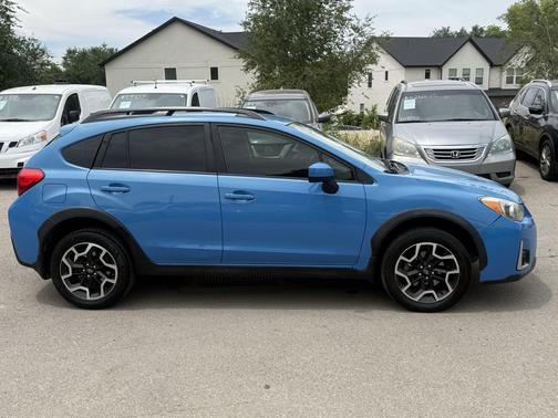 Hyper Blue 2017 Subaru Crosstrek 2.0i Premium
