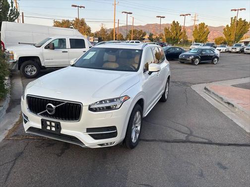 2018 Volvo XC90 T6 Momentum