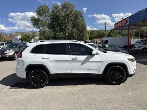 Bright White Clearcoat 2019 Jeep Cherokee Latitude