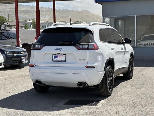 Bright White Clearcoat 2019 Jeep Cherokee Latitude