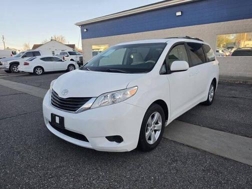 Super White 2012 Toyota Sienna LE