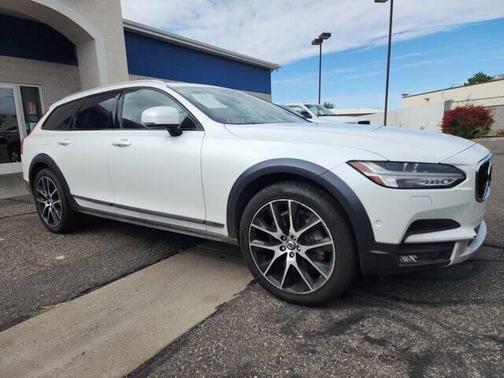 2018 Volvo V90 Cross Country T6