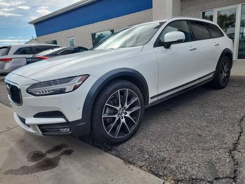 2018 Volvo V90 Cross Country T6