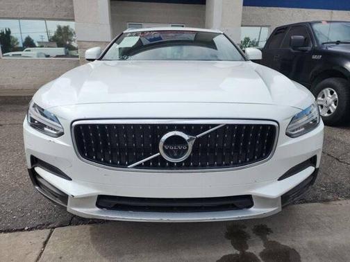 2018 Volvo V90 Cross Country T6