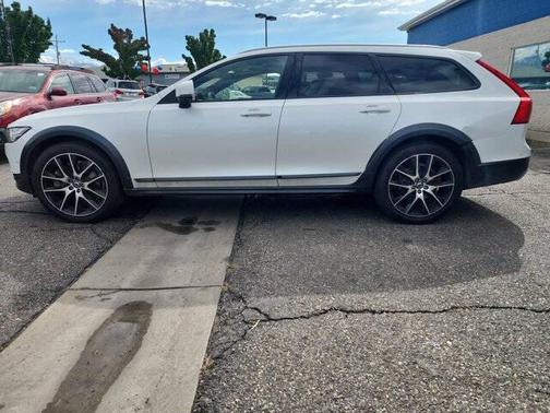 2018 Volvo V90 Cross Country T6
