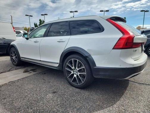 2018 Volvo V90 Cross Country T6