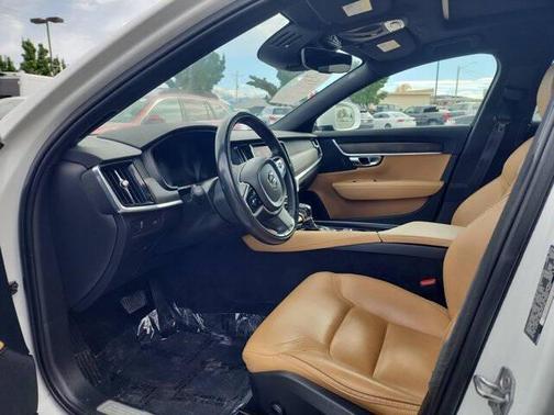 2018 Volvo V90 Cross Country T6