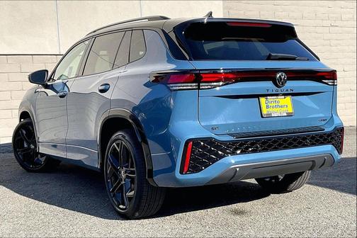Monterey Blue w/ Deep Black Roof 2026 Volkswagen Tiguan 2.0T SE R-Line Black 4MOTION