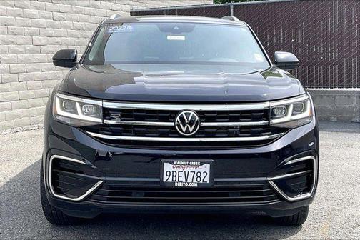 Deep Black Pearl 2022 Volkswagen Atlas Cross Sport 3.6L V6 SEL R-Line