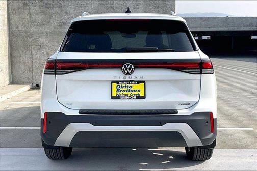 pure white 2026 Volkswagen Tiguan 2.0T SE