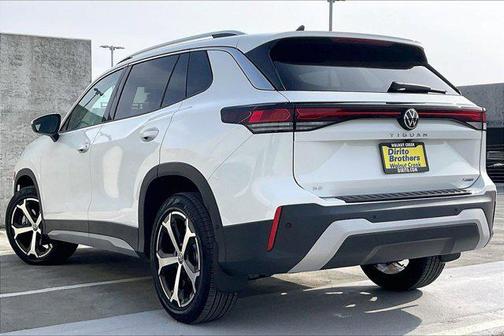 pure white 2026 Volkswagen Tiguan 2.0T SE