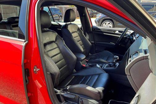 2016 Volkswagen Golf R 2.0T DSG
