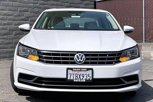 Pure White 2016 Volkswagen Passat 1.8T SE