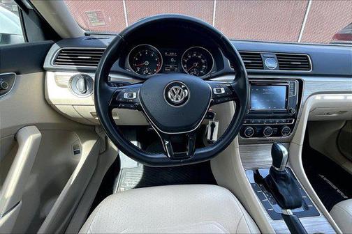 Pure White 2016 Volkswagen Passat 1.8T SE
