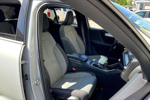 Vapour Grey Metallic 2025 Volvo XC40 B5 Core Bright Theme