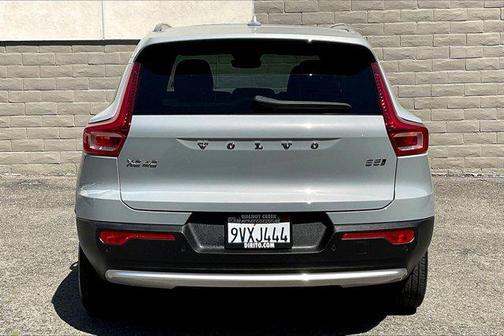 Vapour Grey Metallic 2025 Volvo XC40 B5 Core Bright Theme