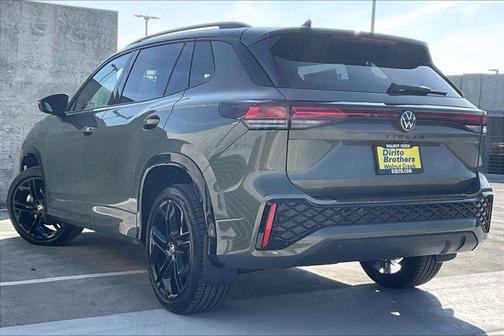 Avocado Green w/Deep Black Roof 2026 Volkswagen Tiguan 2.0T SE R-Line Black 4MOTION
