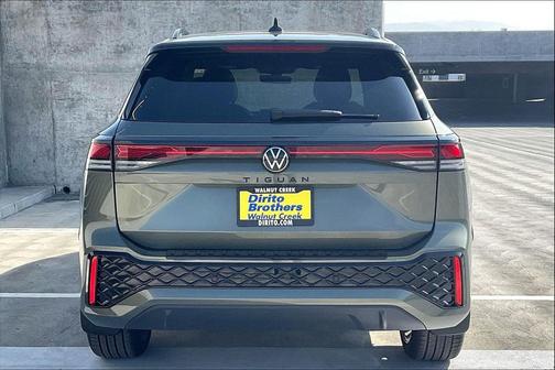 Avocado Green w/Deep Black Roof 2026 Volkswagen Tiguan 2.0T SE R-Line Black 4MOTION