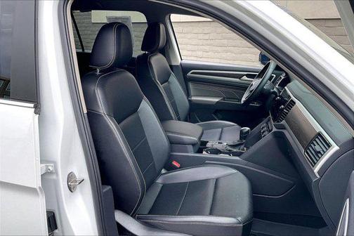Pure White 2022 Volkswagen Atlas 2.0T SE w/Technology