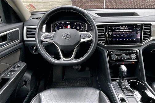Pure White 2022 Volkswagen Atlas 2.0T SE w/Technology