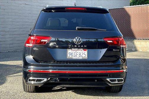 Deep Black Pearl 2024 Volkswagen Tiguan 2.0T SEL R-Line 4MOTION