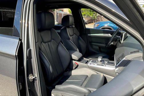 2020 Audi Q5 45 Titanium Premium