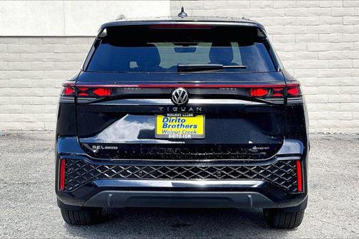deep black pearl 2026 Volkswagen Tiguan 2.0T SEL R-Line 4MOTION