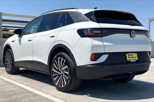 pure white 2025 Volkswagen ID.4 AWD Pro