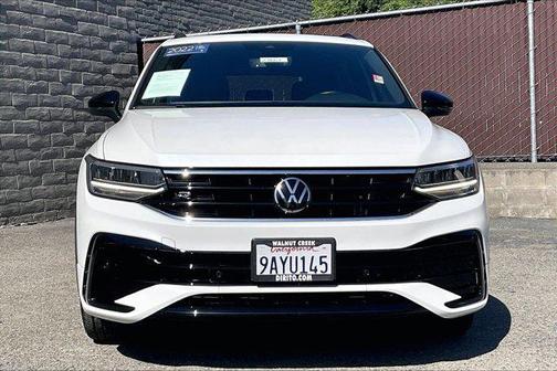 Oryx White Pearl 2022 Volkswagen Tiguan 2.0T SE R-Line Black