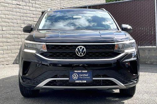 Deep Black Pearl 2022 Volkswagen Taos 1.5T SE